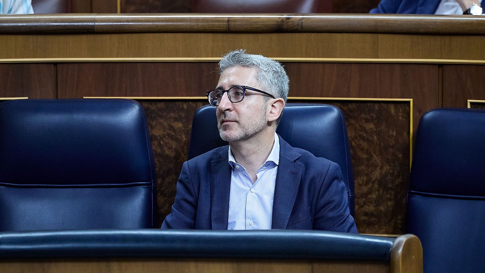 El ministro de Hacienda, Arcadi España, ha asegurado este jueves en los pasillos del Congreo que "confía" en la voluntad de diálogo y acuerdo con los grupos para negociar los Presupuestos Generales del Estado de 2027. "Soy optimista por naturaleza. Son buenos para el país. Espero que todos los grupos pensarán igual", ha dicho ante los medios.