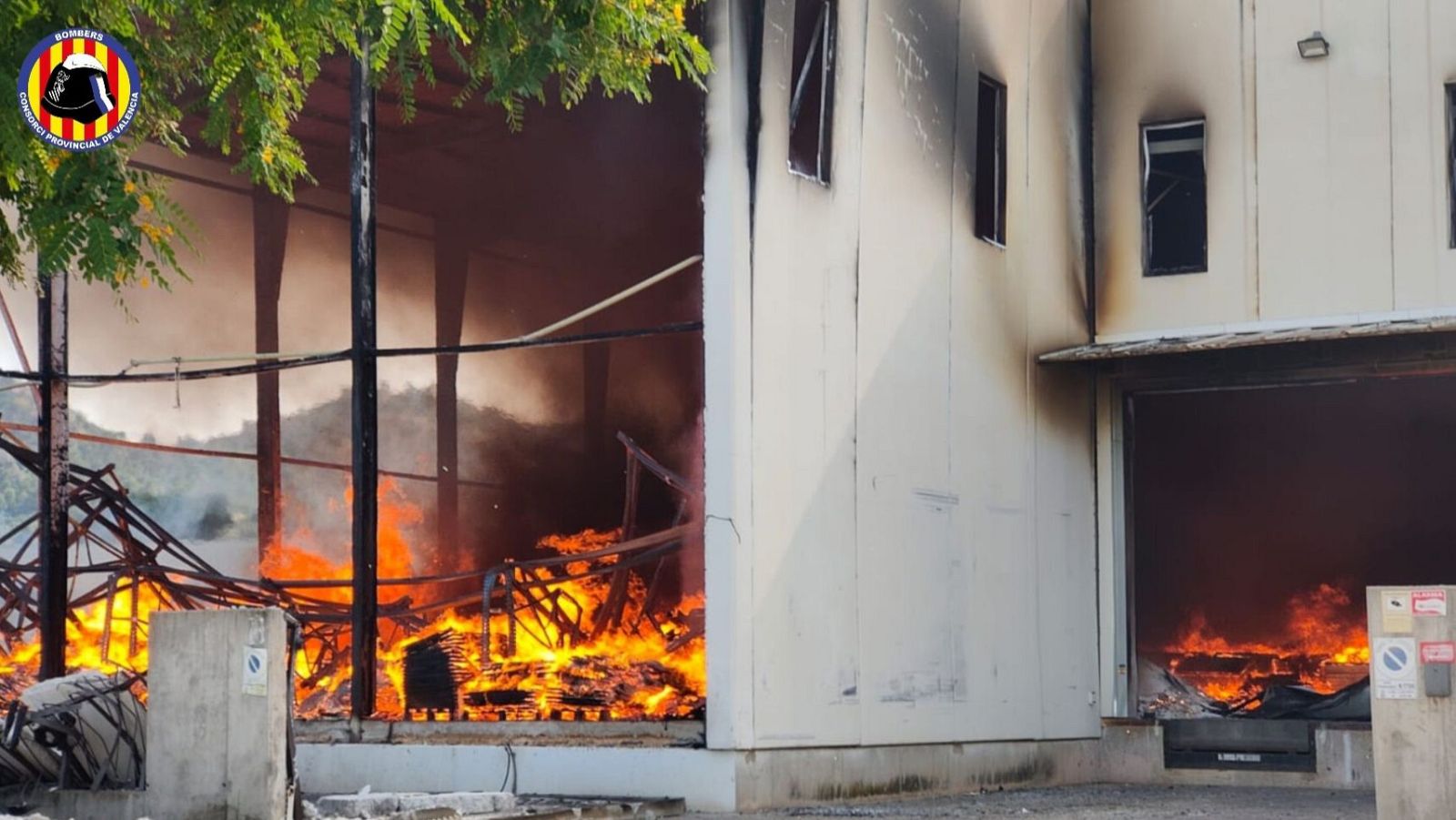 Incendio tóxico en Xàtiva - Mañaneros 360 | Ver