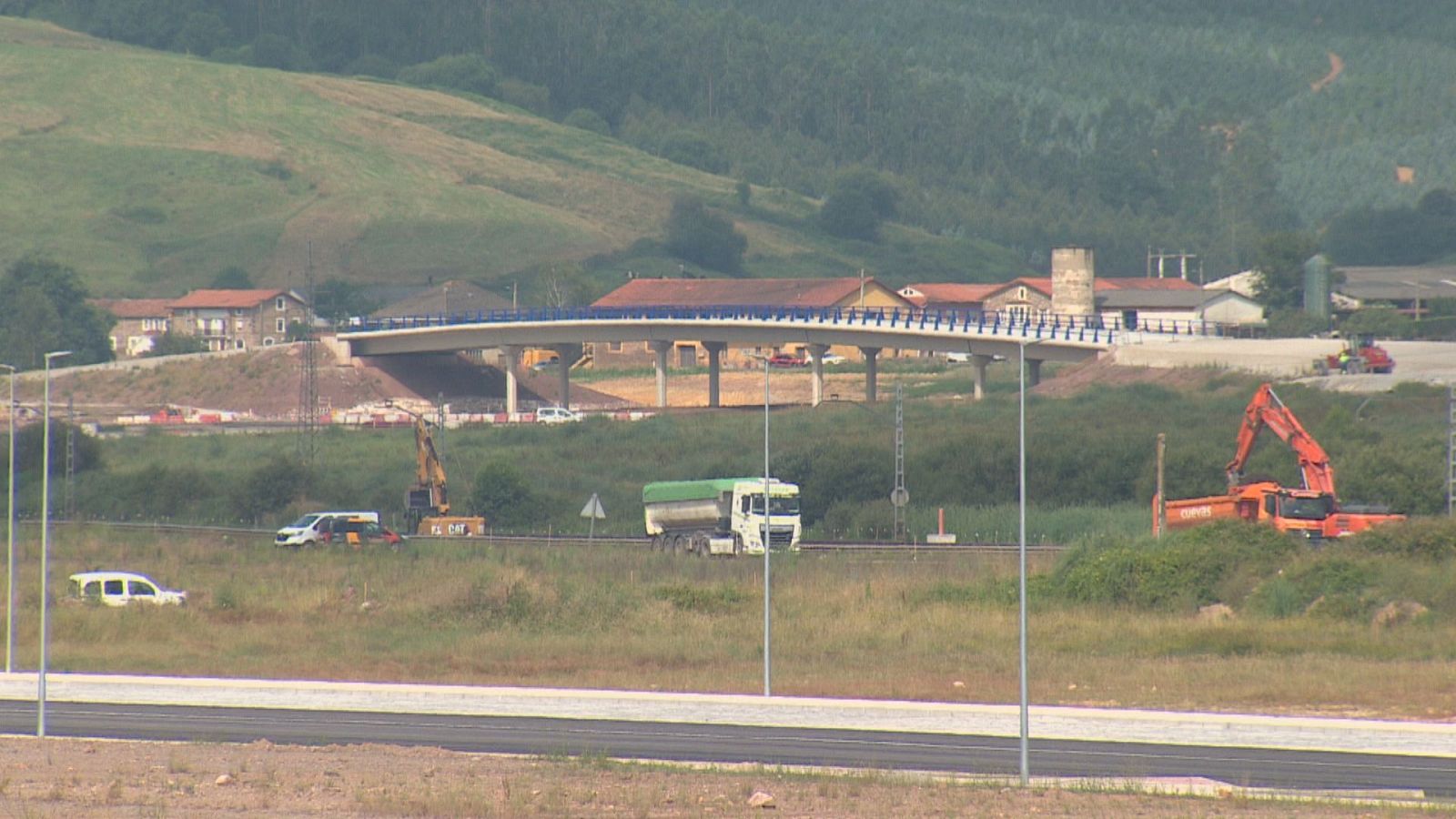 Avanzan las obras en el Llano de La Pasiega - TeleCantabria | Ver