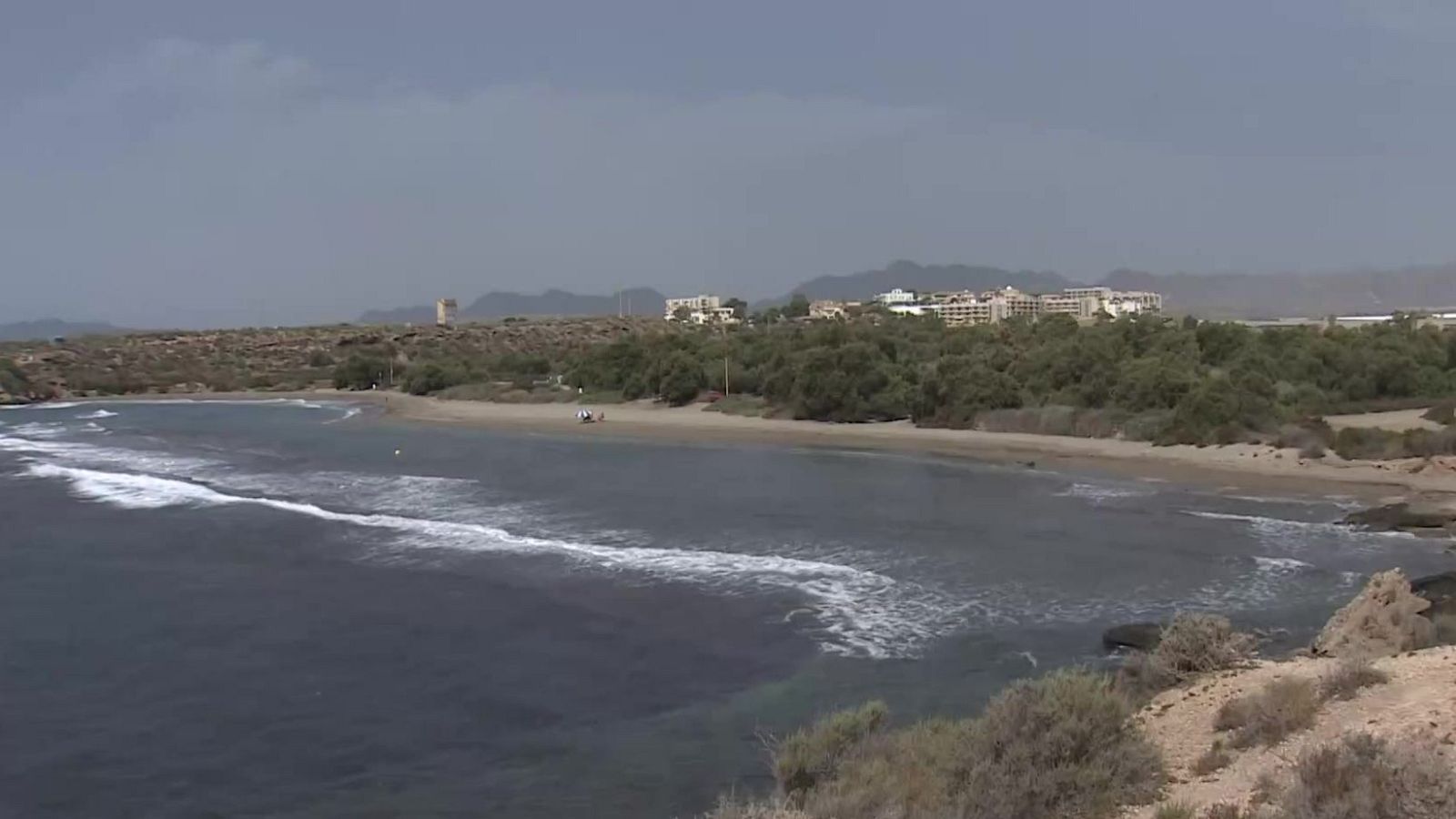 Se busca a un joven desaparecido en la playa de Matalentisco, en Águilas - Noticias Murcia | Ver