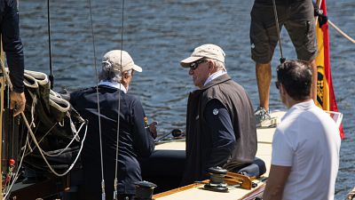 Don Juan Carlos participa en las regatas de Sanxenxo - Fin de semana 24h | Ver