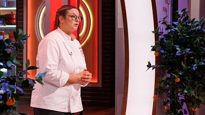 Annie cierra su menú con un postre de chocolate y menta