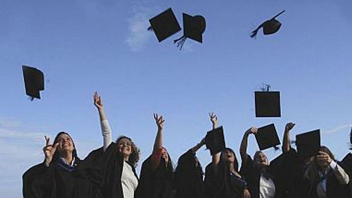 Telediario Fin de Semana - Celebrar graduaciones desde infantil hasta la etapa adulta: una moda cada vez más costosa
