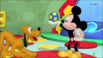 Pluto hace de canguro