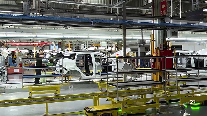 L'Informatiu - Ebro impulsa la Zona Franca amb una nova línia per fabricar 250 cotxes electrificats al dia