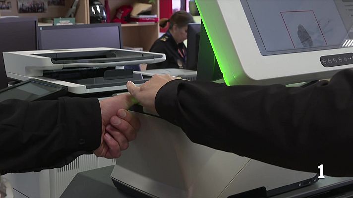 L'Informatiu - Col·lapse del TIE deixa migrants sense poder regularitzar-se