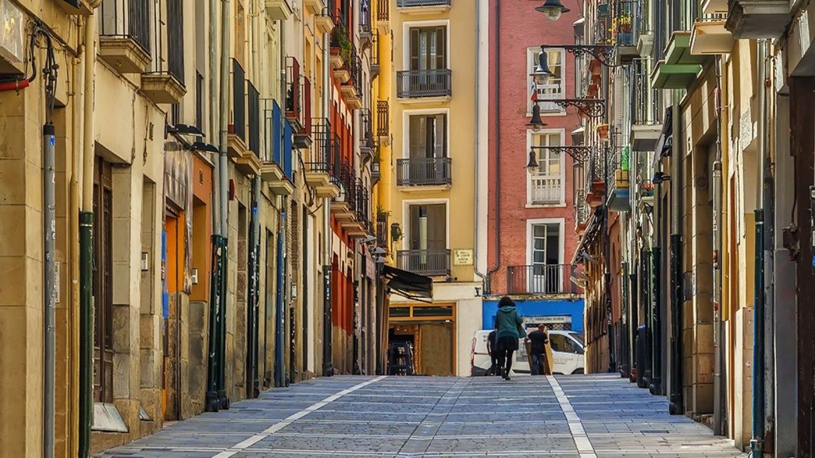 El Ayuntamiento de Pamplona reordena las plantas bajas - Telenavarra | Ver