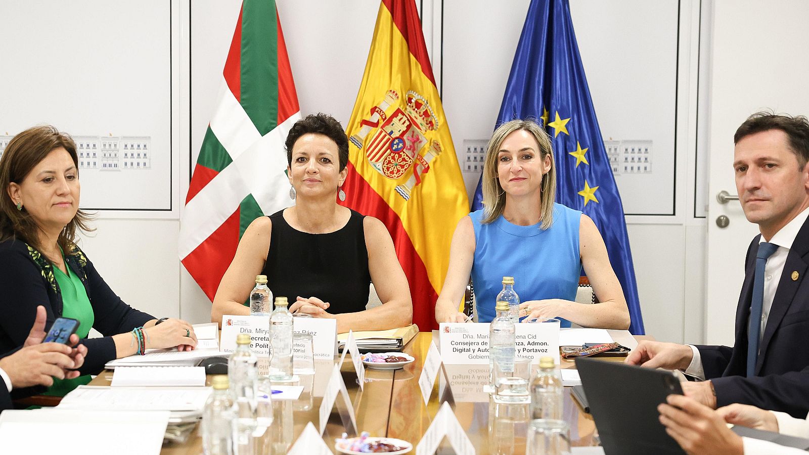 Los gobiernos central y vasco acuerdan el traspaso de dos nuevas competencias | RTVE Play - Ver ahora
