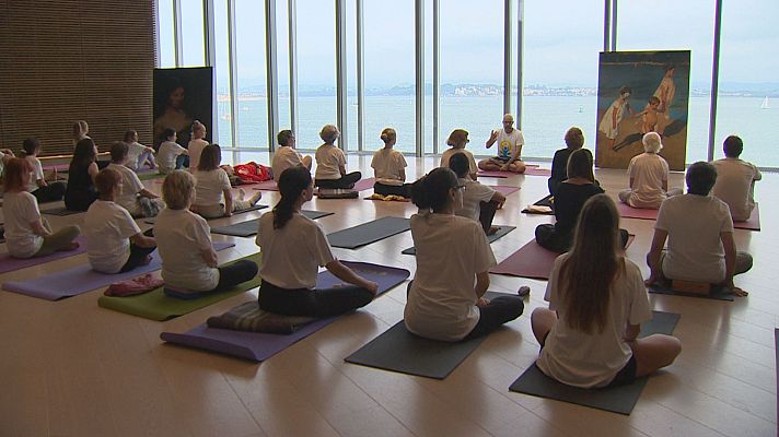 TeleCantabria - El arte a través del yoga en el Centro Botín