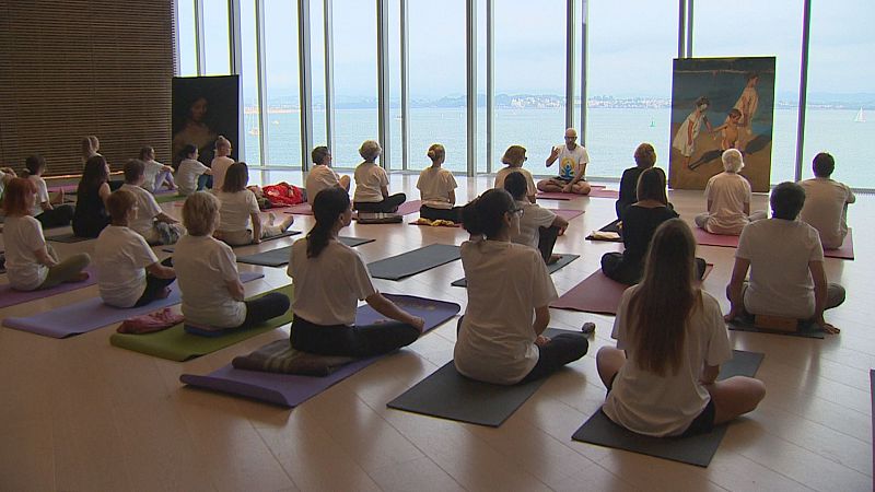 El arte a través del yoga en el Centro Botín - TeleCantabria | Ver