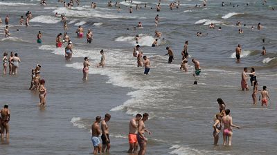 ¿Hacer pis en el mar es bueno para el medioambiente?