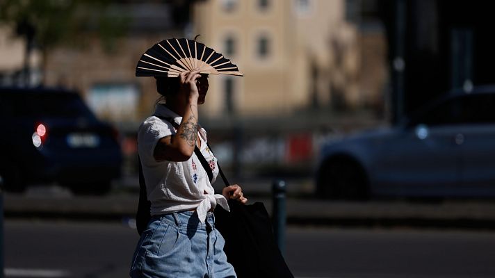 Telediario 2 - Europa se achicharra y afronta una ola de calor histórica