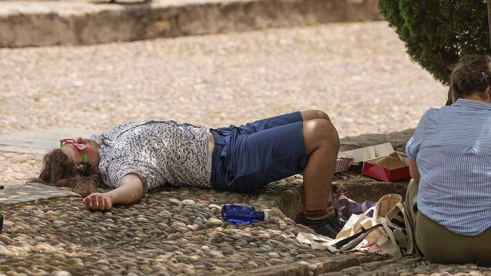 Dormir con calor es en una pesadilla y tiene riesgos - Telenavarra | Ver