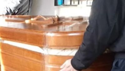 Una familia denuncia que  que la funeraria no tiene ataúdes XL