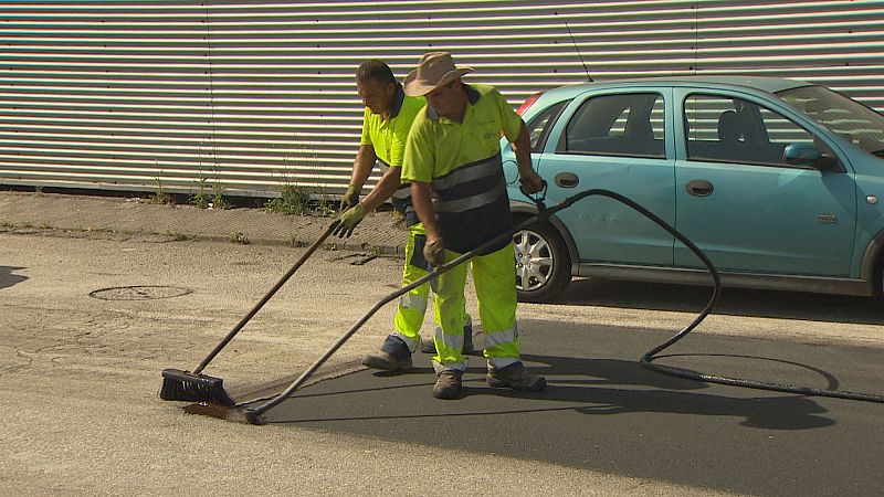 Las altas temperaturas suponen un riesgo laboral grave para los trabajadores que desarrollan su actividad al aire libre - TeleCantabria | Ver