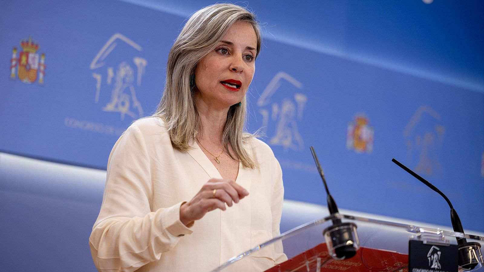 Sumar exige a Sánchez más medidas sociales y ve "algún cambio de actitud" - La hora de La 1 | Ver