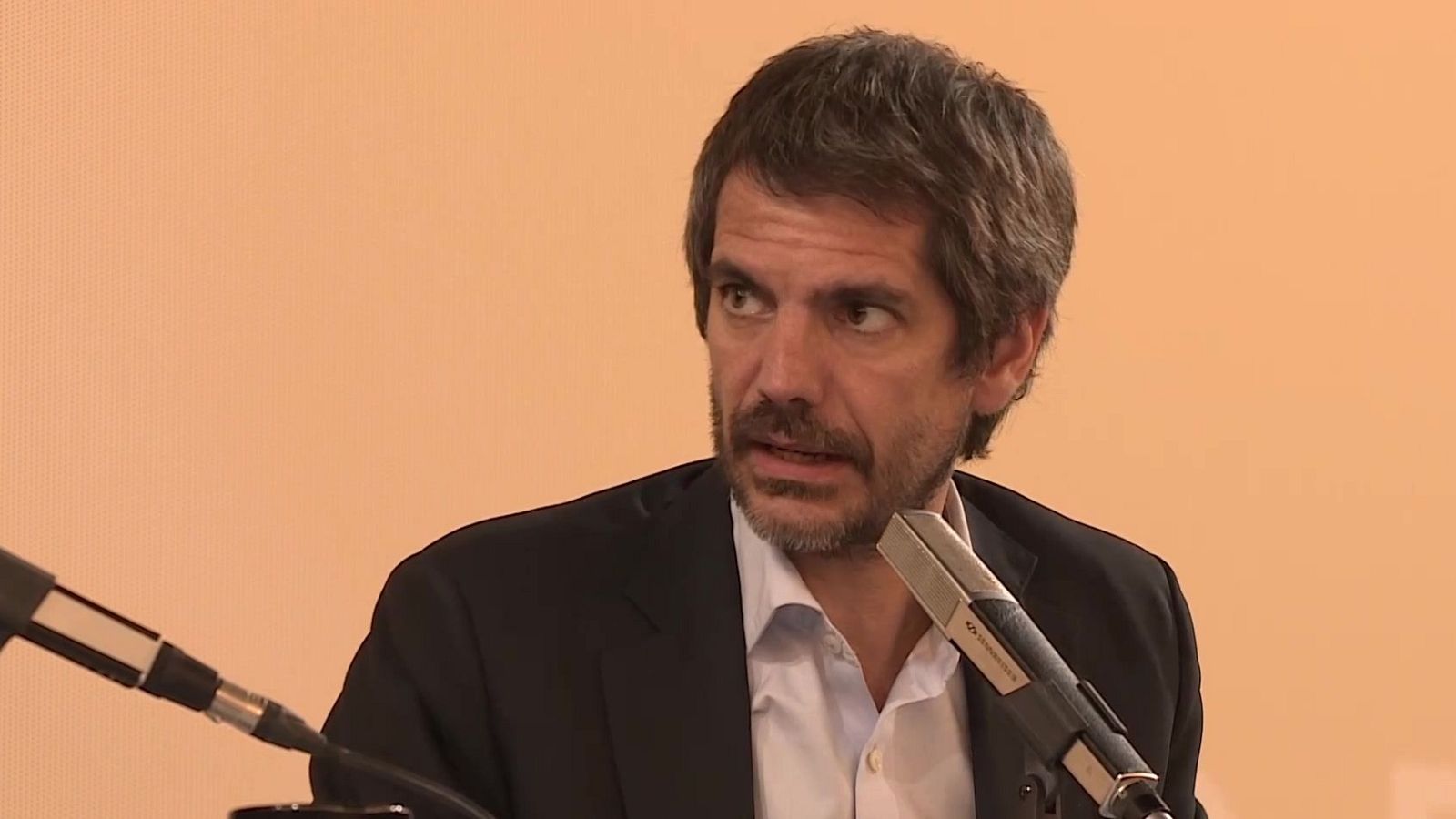 El ministro Urtasun defiende la memoria LGTBIQ+ en La Semana con Pepa Bueno | Ver vídeo
