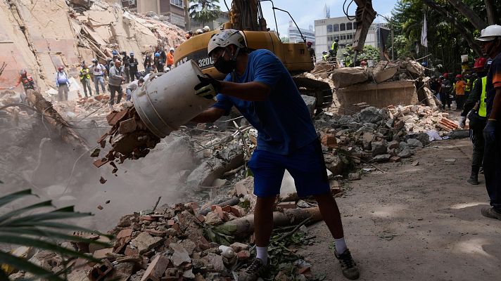 Telediario 2 - Militares de la UME se desplazan a Venezuela por el terremoto
