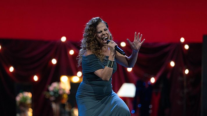 El perro andaluz by Manu Sánchez - Emocionante homenaje de Pastora Soler  a Rocío Jurado