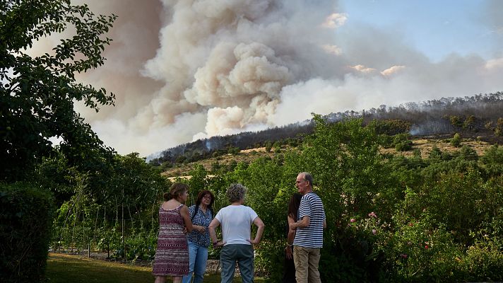 Telenavarra - Los vecinos de las localidades afectadas por el incendio de Ezcabarte agradecen la labor de los voluntarios