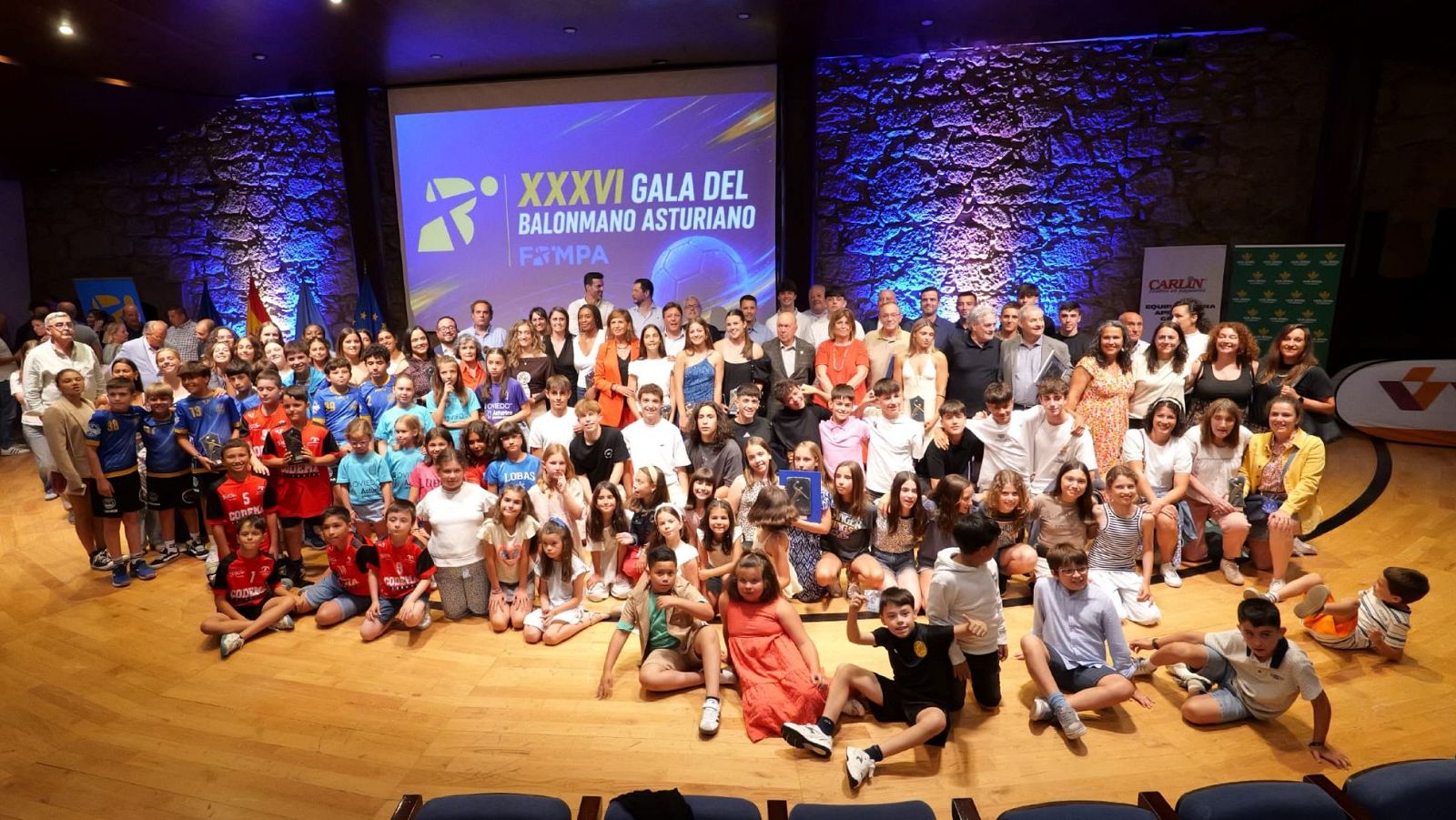 El balonmano asturiano celebra "una gran temporada" con su Gala Anual - Panorama Regional | Ver