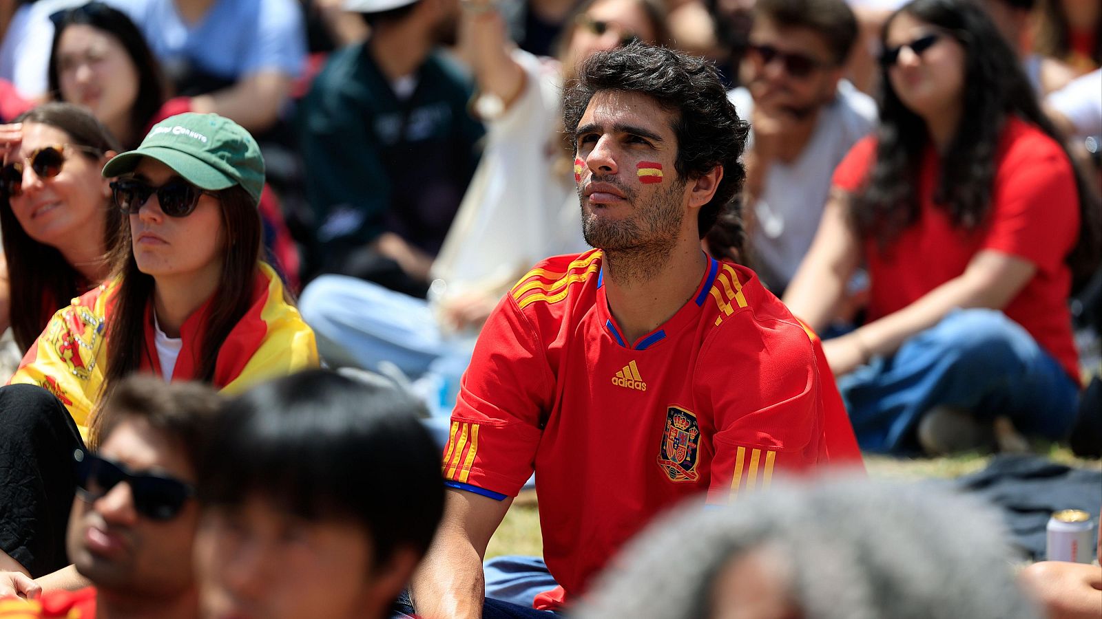 España juega contra Uruguay a las 02.00 horas: la afición se prepara para aguantar despierta | Ver