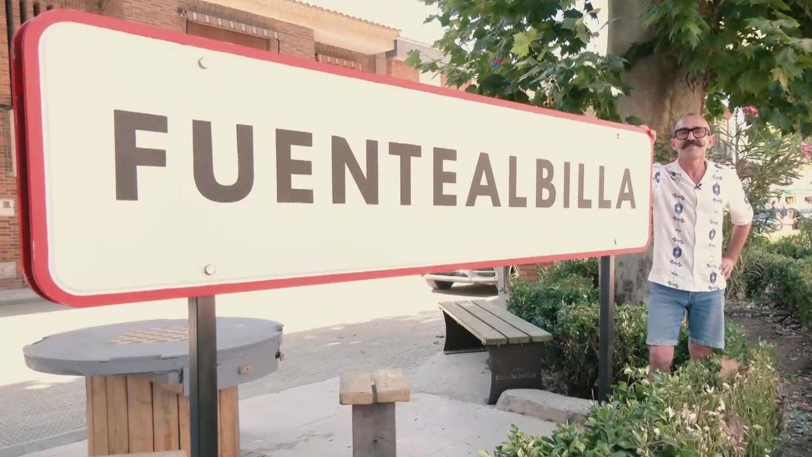 La Revuelta | Yonyi Arenas busca a Iniesta en Fuentealbilla - La Revuelta | Ver