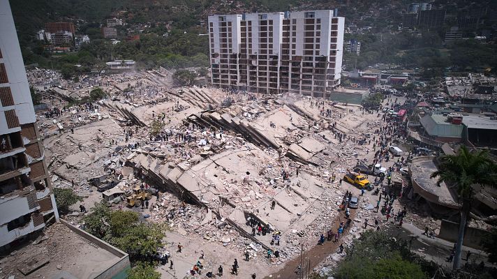 Telediario 2 - En el estado de La Guaira crece la desesperación tras los terremotos