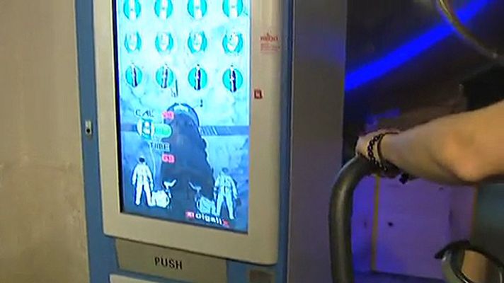 Telediario 1 - Inventan una máquina expendedora de alimentos que ayuda a adelgazar