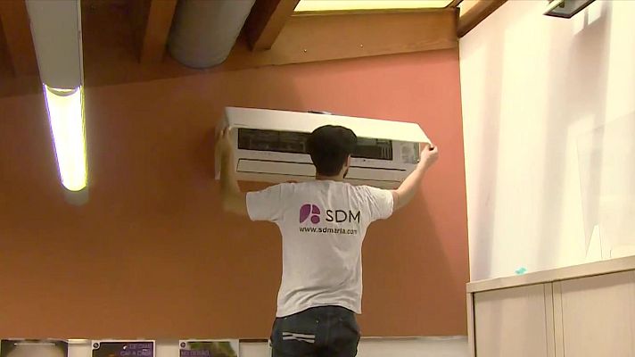 L'Informatiu - La calor impulsa la venda d'aires condicionats i tendals