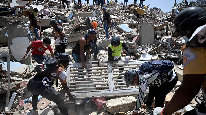Telediario Fin de Semana - Reina el caos en la Guaira, zona cero del terremoto en Venezuela