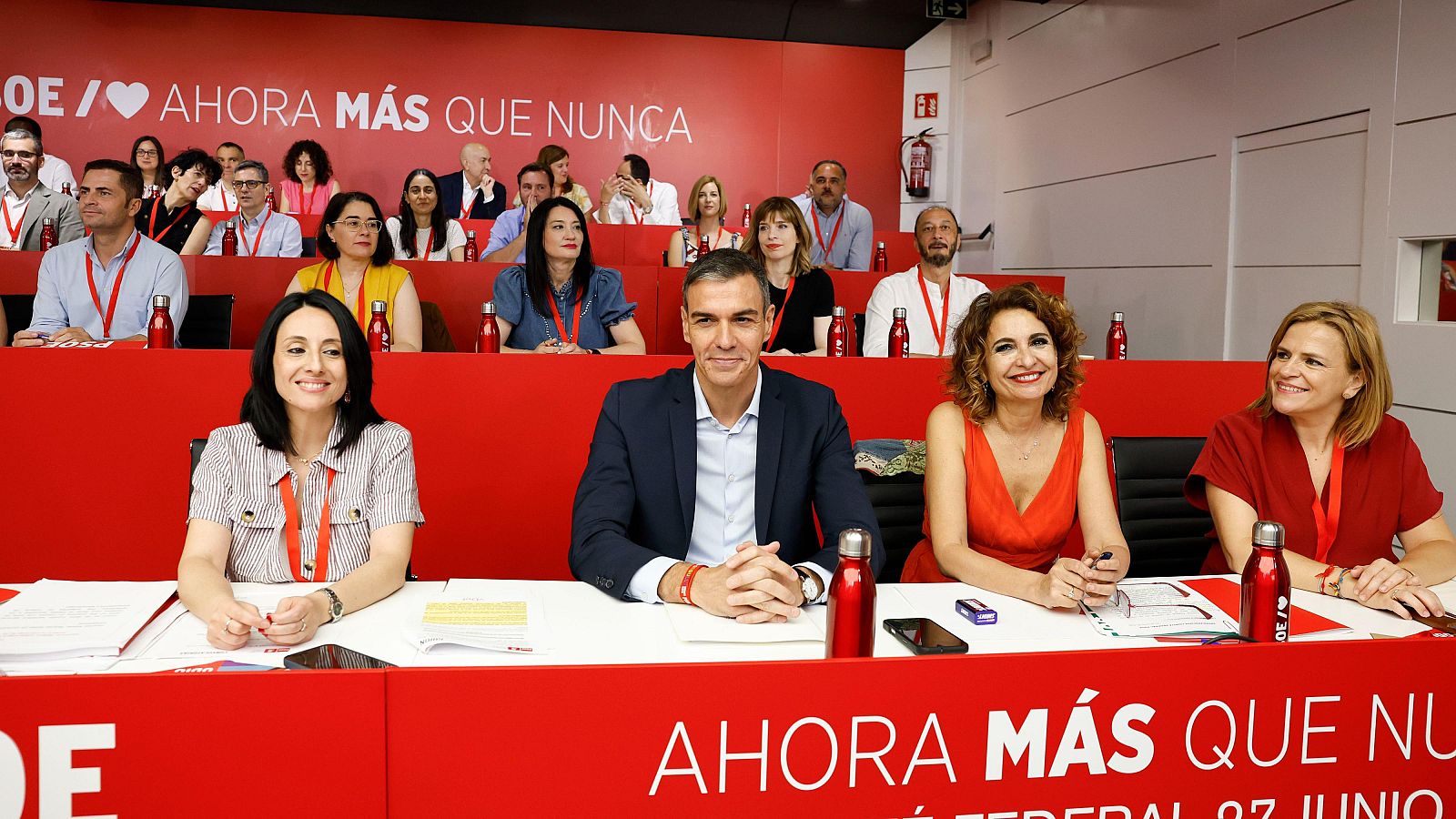 Sánchez pide al PSOE "coraje" ante los "nubarrones judiciales" | Ver