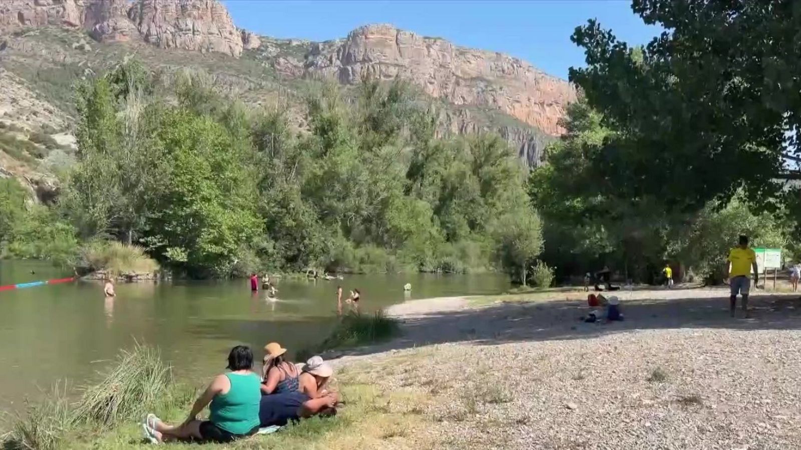 Els espais naturals reforcen la vigilància davant l’allau de visitants - L'Informatiu | Veure