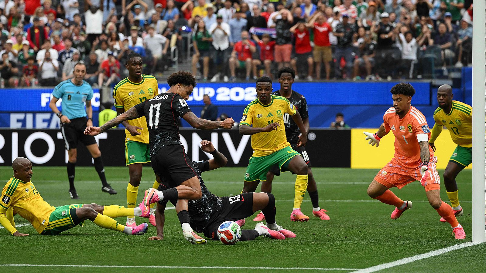 Triple ocasión de Canadá ante Sudáfrica - Fútbol | Ver