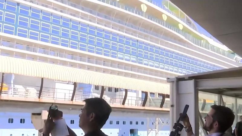 Legend of the seas, en Málaga uno de los cruceros más grandes del mundo - Noticias Andalucía | Ver