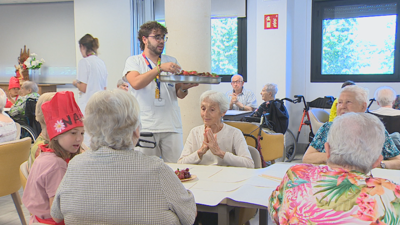 'De acampada con mis abuelos', un campamento intergeneracional - Telenavarra | Ver