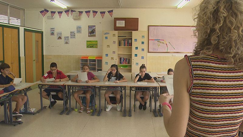 A Xunta aproba o proxecto da lei de educación dixital, que limitará o móbil e regulará a intelixencia artificial nas aulas