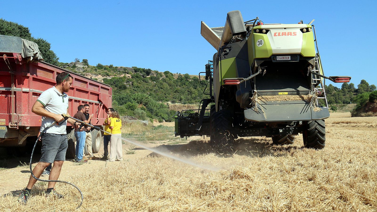 Prova pilot per reduir els incendis durant la sega del cereal - L'Informatiu | Veure