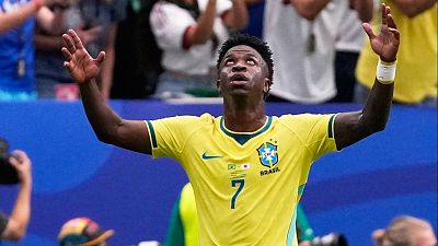 Ocasión Vinicius Junior en el minuto 57 del Brasil - Japón (1-1) | Mundial 2026 | Ver vídeo