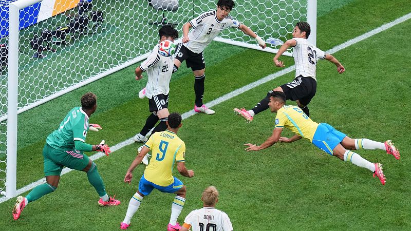 Salvada de Tomiyasu y Suzuki en el minuto 53 del Brasil - Japón (0-1) | Mundial 2026 | Ver vídeo