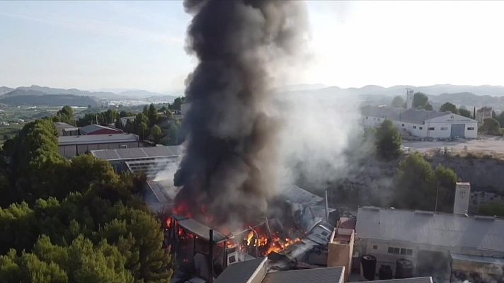 Noticias Murcia - Alarma en Cehegín por un incendio en una nave industrial de químicos