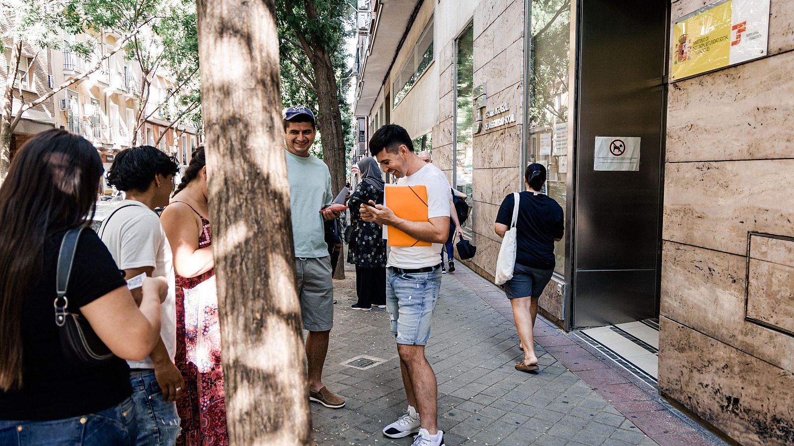 Último día para pedir la regularización de migrantes | Ver