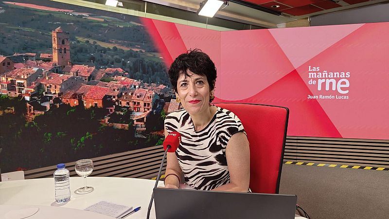 Elma Saiz: "Más de un millón de personas dejan de estar en los márgenes" - Las mañanas de RNE | Ver