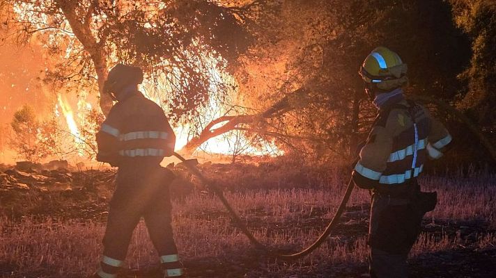 El incendio zaragozano de Leci�ena afronta horas cr�ticas tras arrasar 2.200 hect�reas