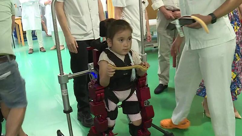 El hospital Virgen de la Arrixaca incorpora exoesqueletos para niños - Noticias Murcia | Ver