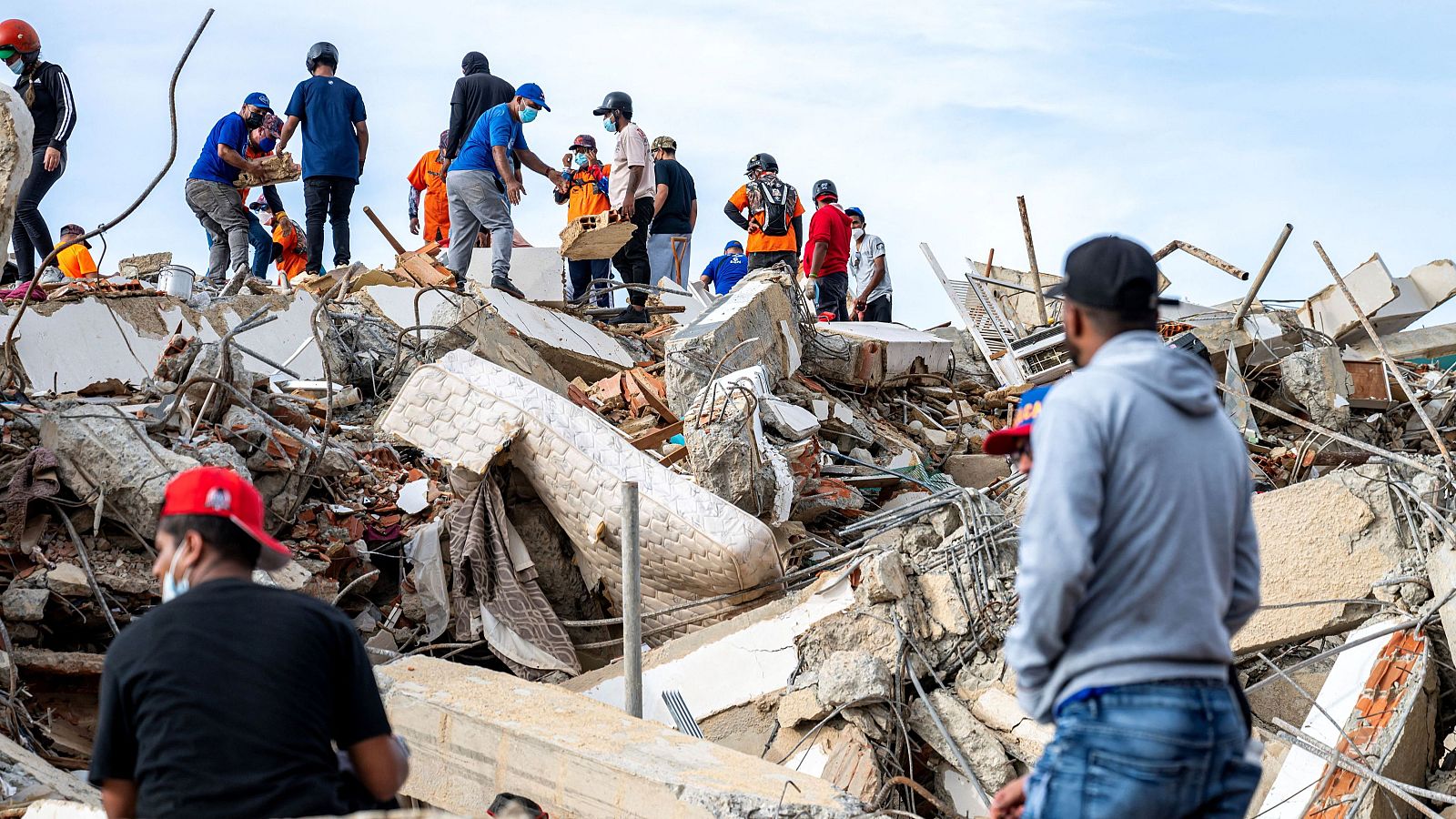Los rescatistas buscan supervivientes en La Guaira | Ver