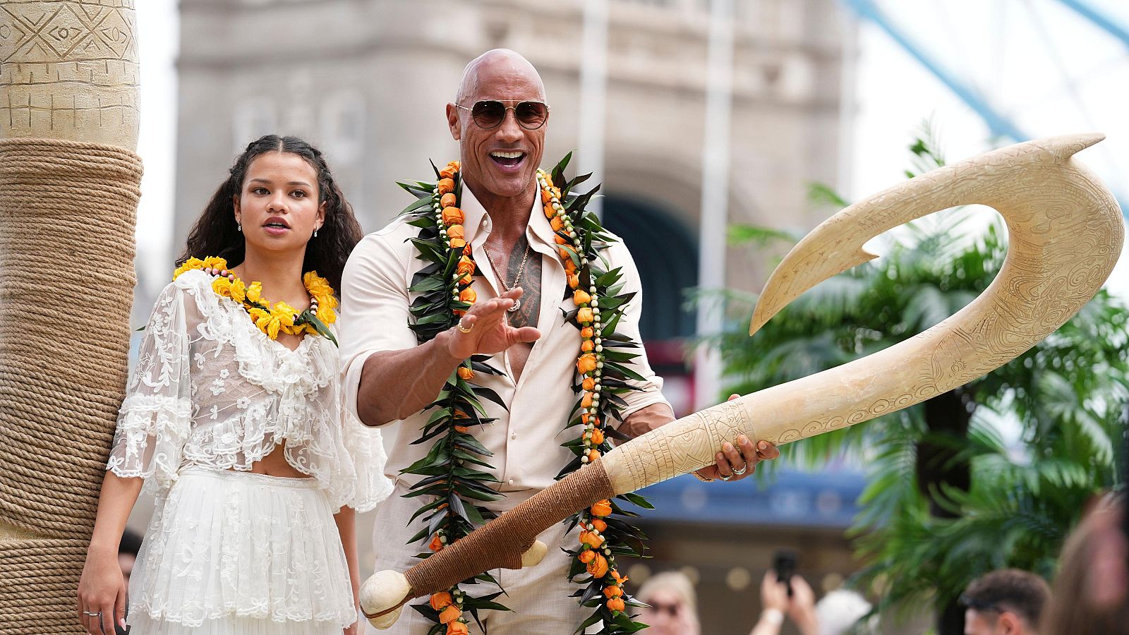 Dwayne Johnson y Catherine Lagaʻaia nos hablan de 'Vaiana' - Telediario 1 | Ver