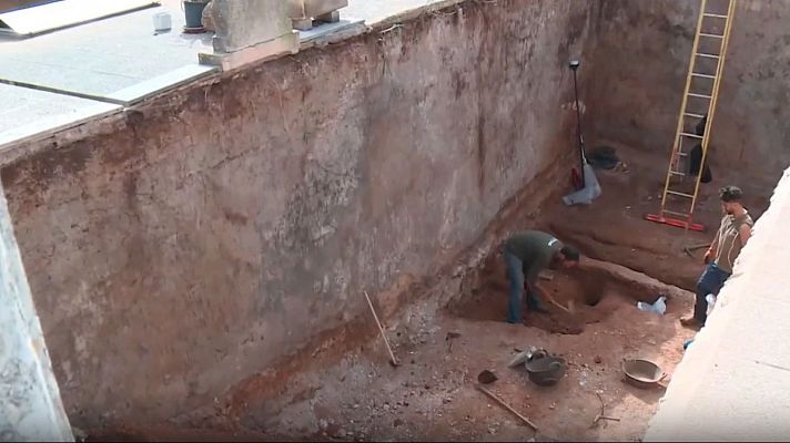 Informatiu Balear - Comienzan las excavaciones en la fosa de Son Servera, en Mallorca
