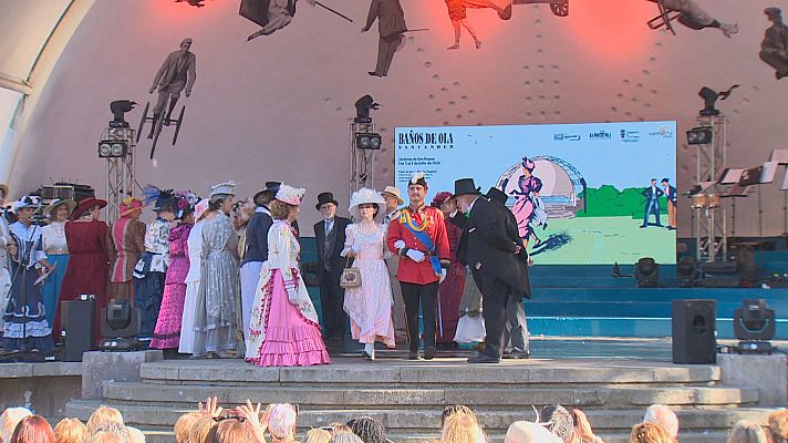 TeleCantabria - Los baños de ola recrean el siglo XIX en las playas de Santander