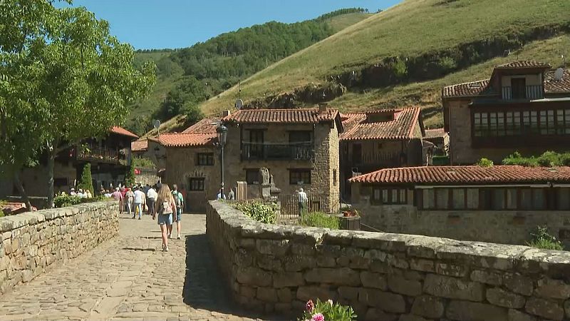 Bárcena Mayor recibe el galardón de Pueblo de Cantabria 2025 - TeleCantabria | Ver